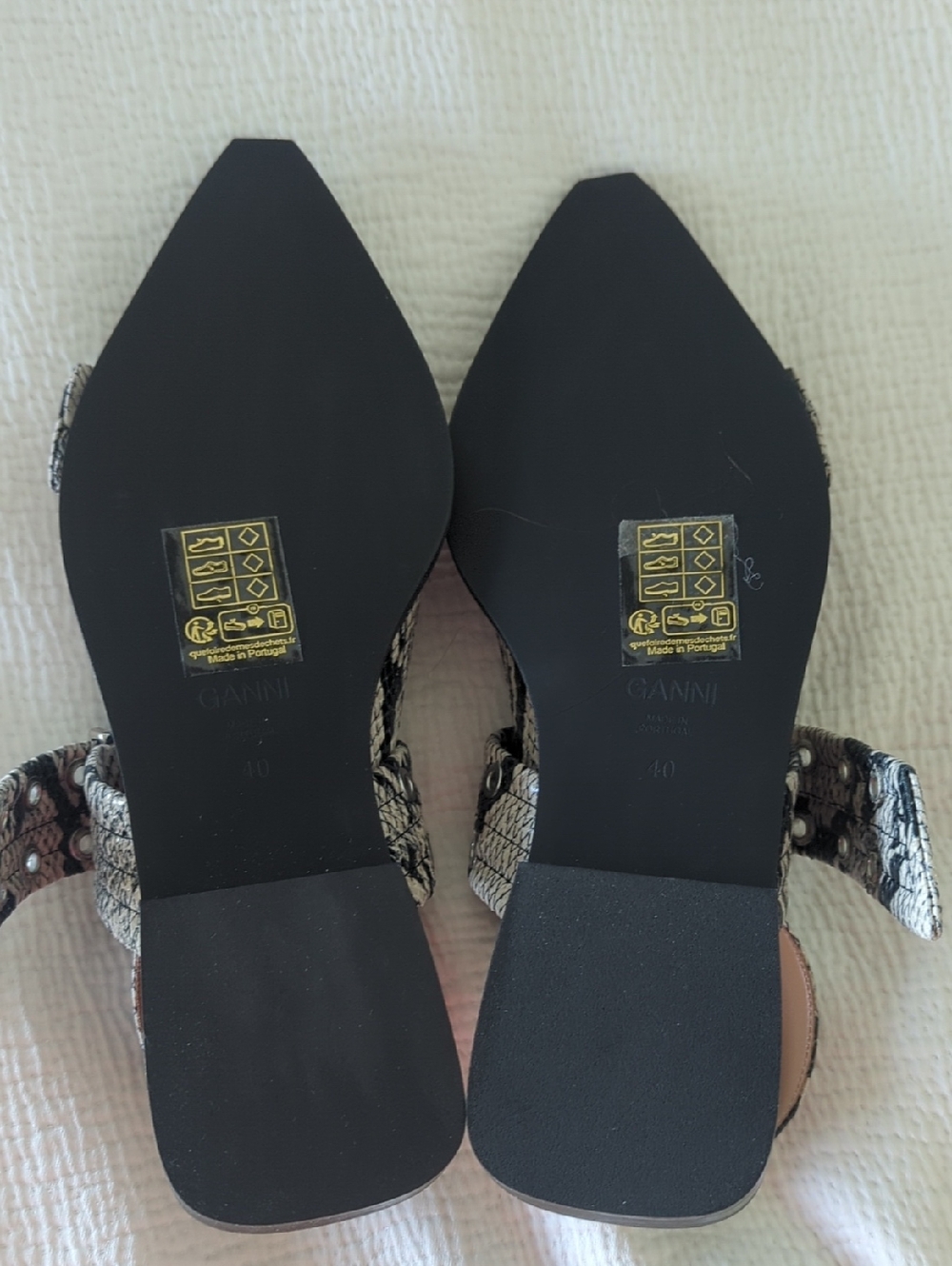 NEW In box Ganni Black & White Snake-Print Pointed Slingback Mules. - Picture 3 of 6